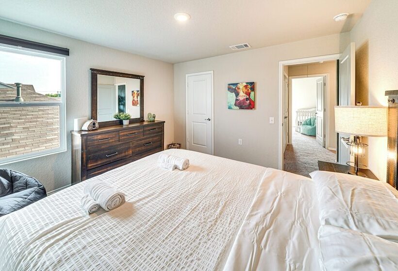 Spacious San Antonio Home ~ 10 Mi To Downtown!