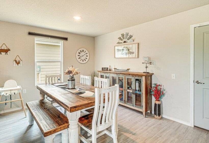 Spacious San Antonio Home ~ 10 Mi To Downtown!