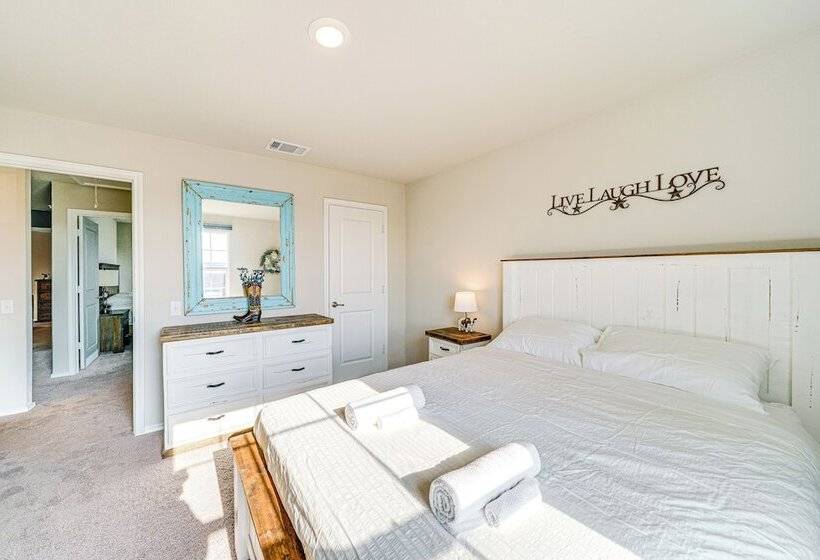 Spacious San Antonio Home ~ 10 Mi To Downtown!