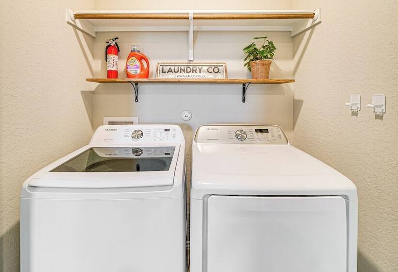 Spacious San Antonio Home ~ 10 Mi To Downtown!