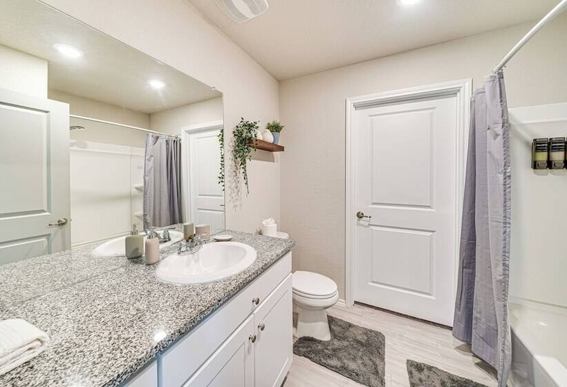 Spacious San Antonio Home ~ 10 Mi To Downtown!