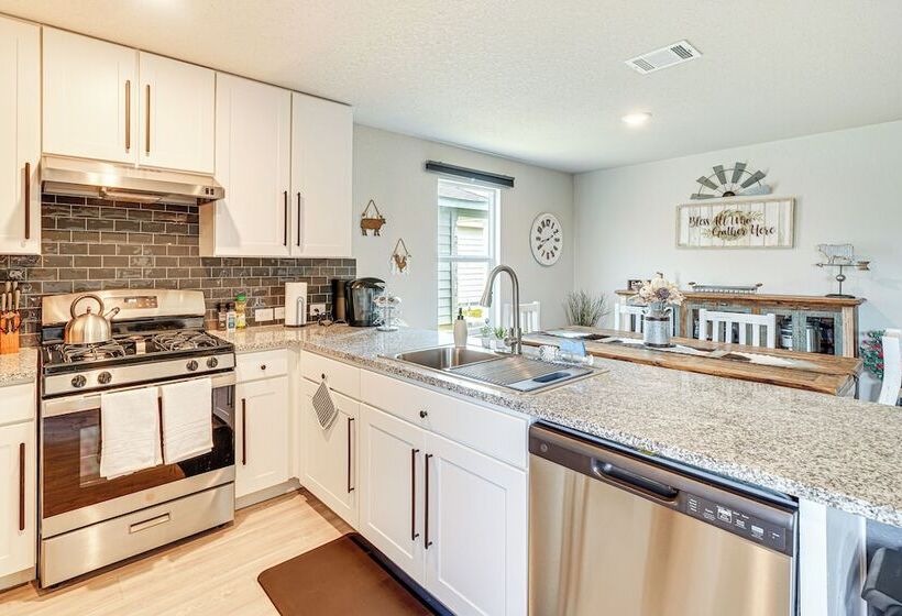 Spacious San Antonio Home ~ 10 Mi To Downtown!