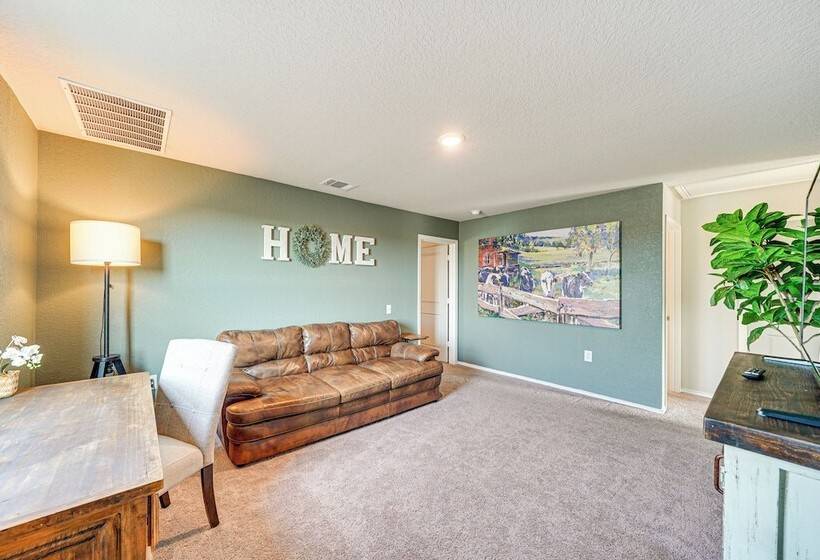 Spacious San Antonio Home ~ 10 Mi To Downtown!