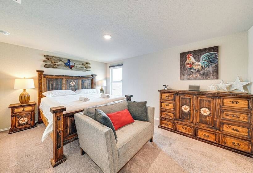 Spacious San Antonio Home ~ 10 Mi To Downtown!