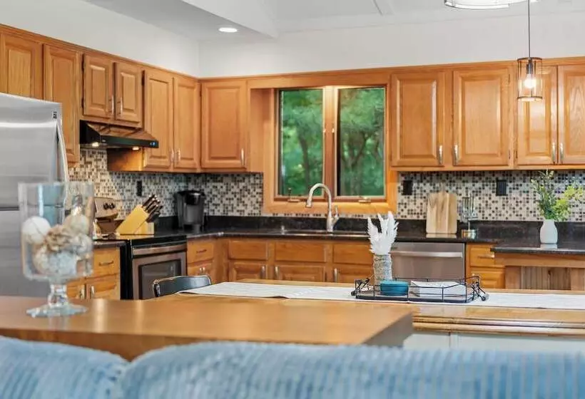 Summit Shores Tranquil Escape Designed For Groups W/ Fire Pit + Game Room