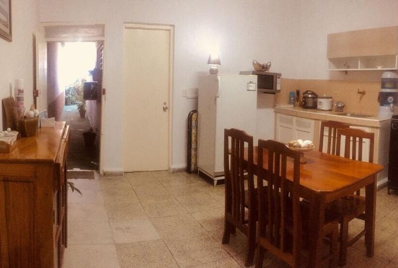 تختخواب و صبحانه Hostal Plaza