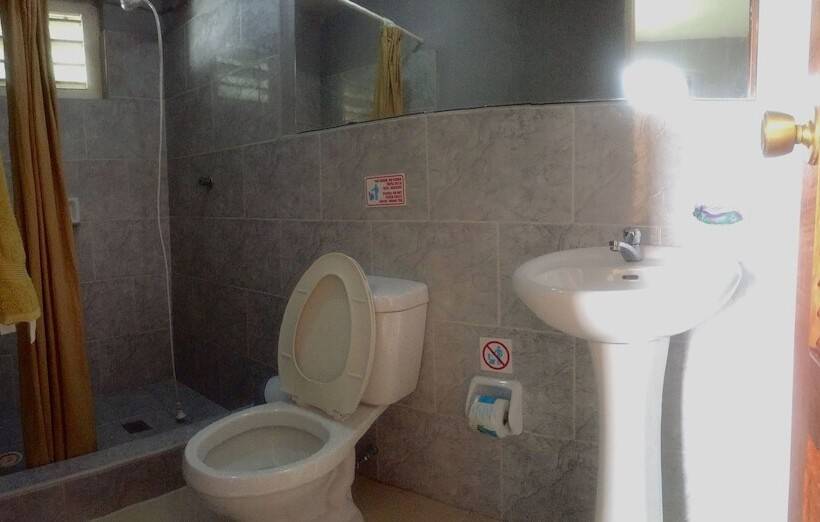 تختخواب و صبحانه Hostal Plaza