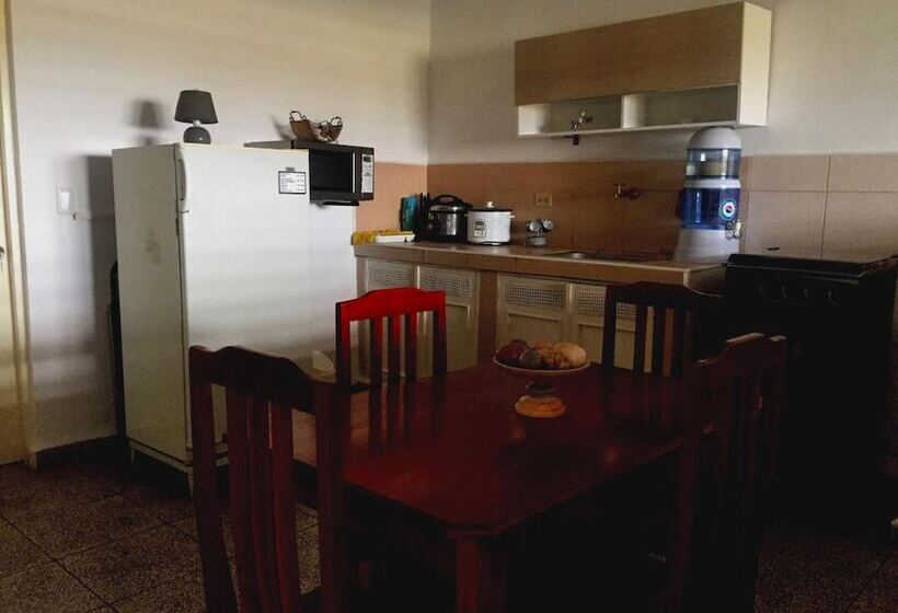 تختخواب و صبحانه Hostal Plaza