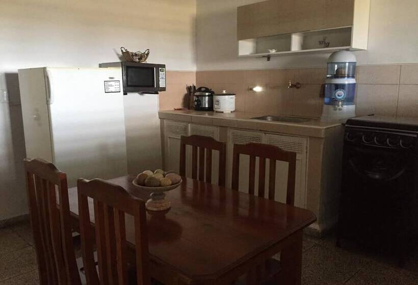 تختخواب و صبحانه Hostal Plaza