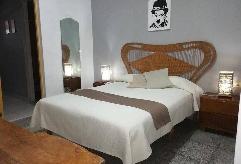 تختخواب و صبحانه Hostal Plaza