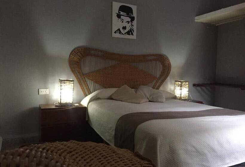 تختخواب و صبحانه Hostal Plaza