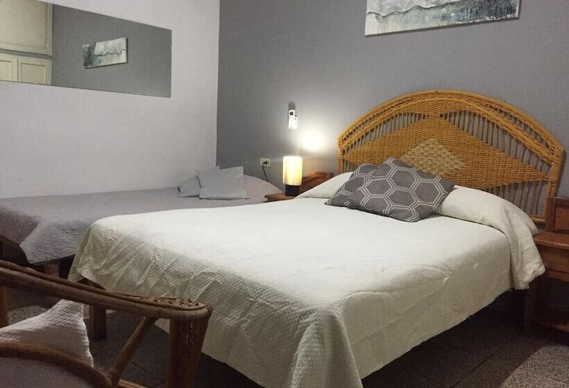 تختخواب و صبحانه Hostal Plaza