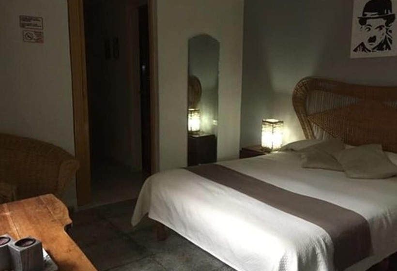 تختخواب و صبحانه Hostal Plaza