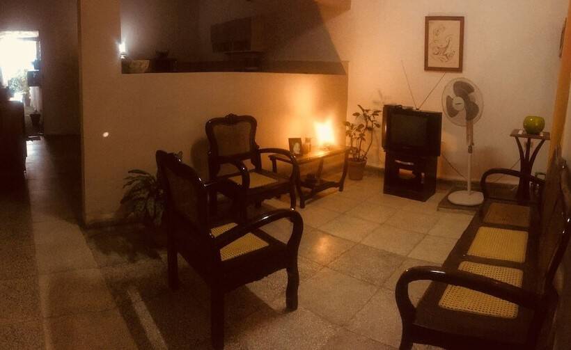 تختخواب و صبحانه Hostal Plaza