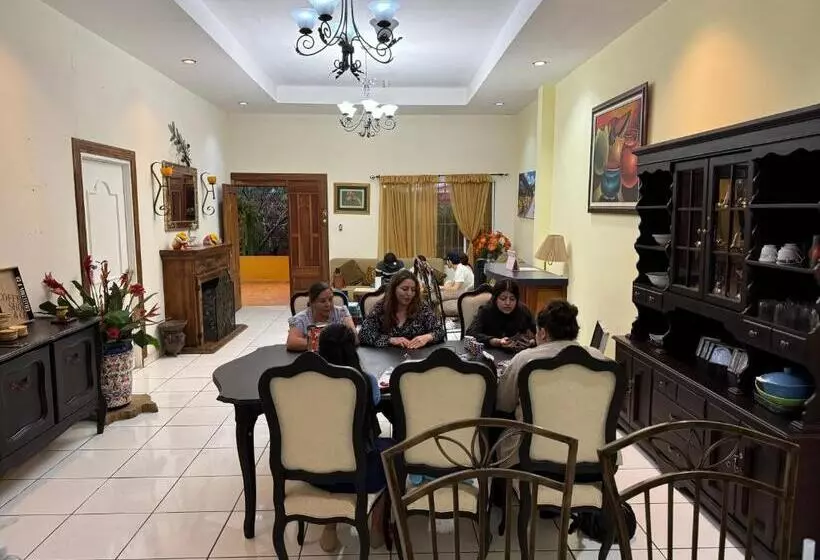 Otoño Cafeteria, B&b Y Galería