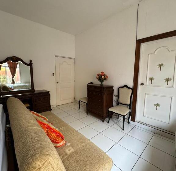 Otoño Cafeteria, B&b Y Galería