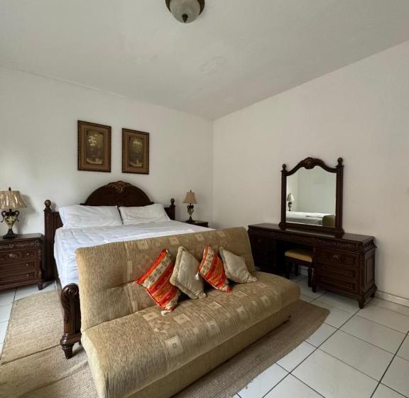 Otoño Cafeteria, B&b Y Galería