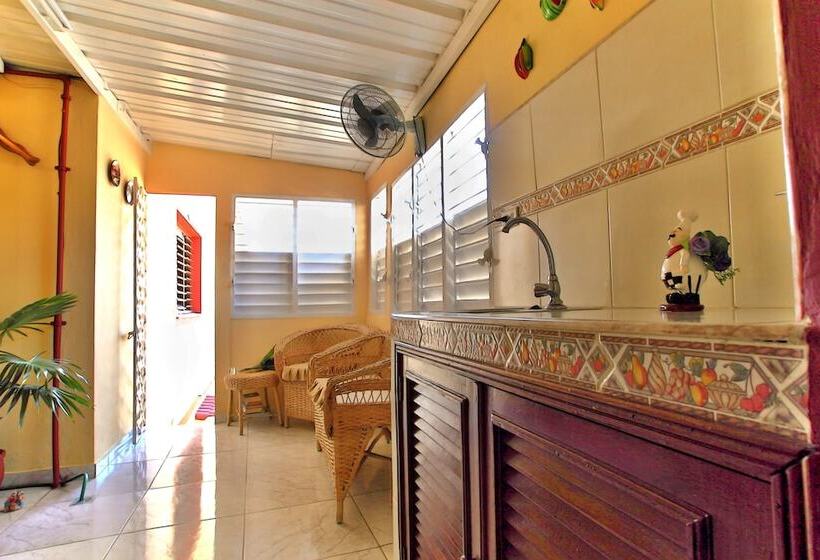 پانسیون Hostal Selfa