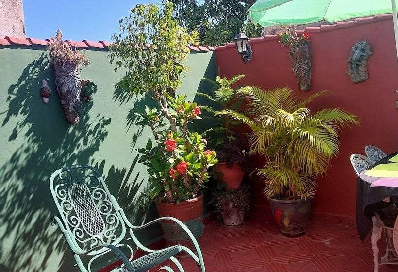 Majatalo Hostal Solaire