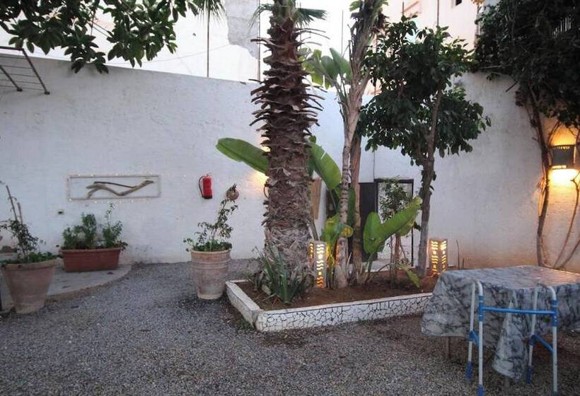 پانسیون Asarag Lodge, Mirlft Centre