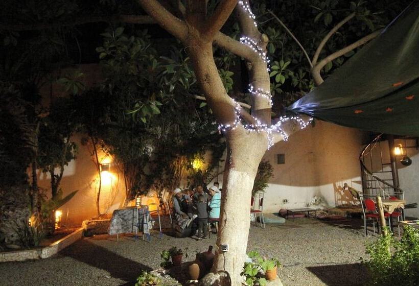 پانسیون Asarag Lodge, Mirlft Centre