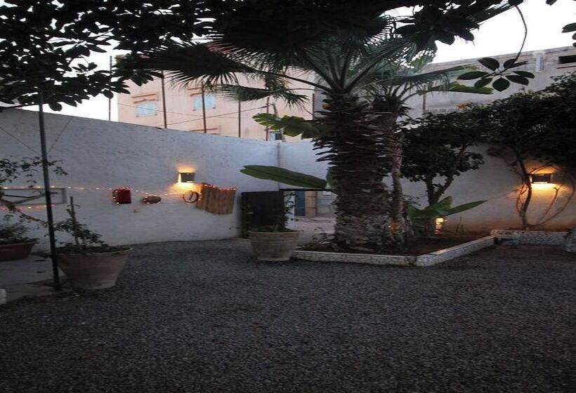 پانسیون Asarag Lodge, Mirlft Centre