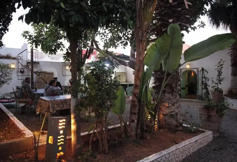 Majatalo Asarag Lodge, Mirlft Centre