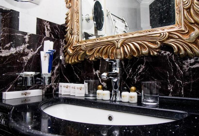 Boutique Spa Casino Hotel Lybid Plaza