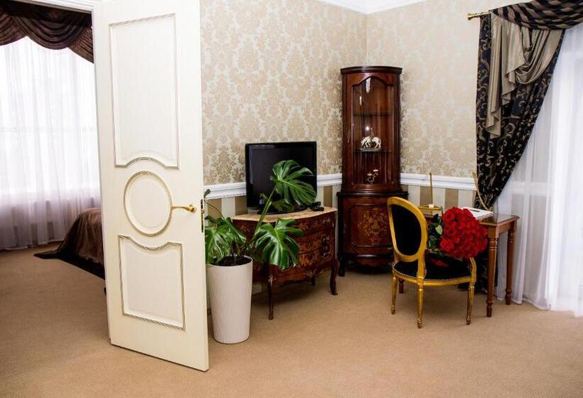 Boutique Spa Casino Hotel Lybid Plaza