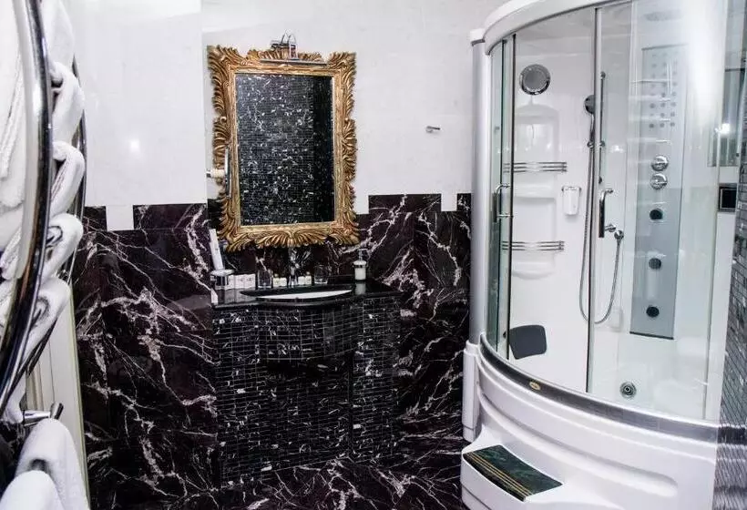 Boutique Spa Casino Hotel Lybid Plaza