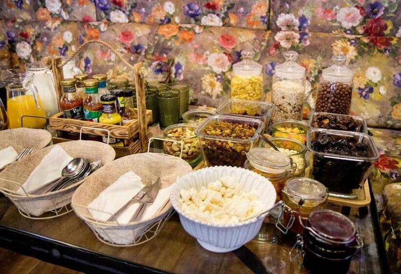 Boutique Spa Casino Hotel Lybid Plaza