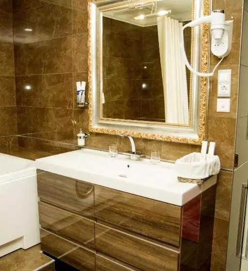 Boutique Spa Casino Hotel Lybid Plaza