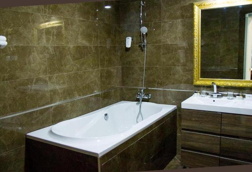 Boutique Spa Casino Hotel Lybid Plaza