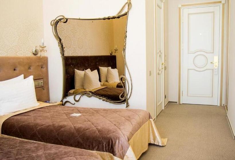 Boutique Spa Casino Hotel Lybid Plaza