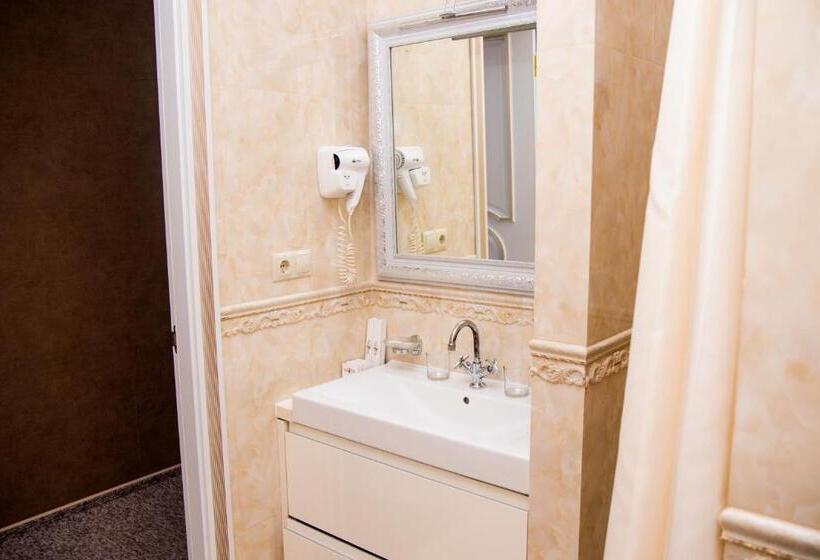 Boutique Spa Casino Hotel Lybid Plaza