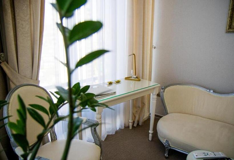 Boutique Spa Casino Hotel Lybid Plaza