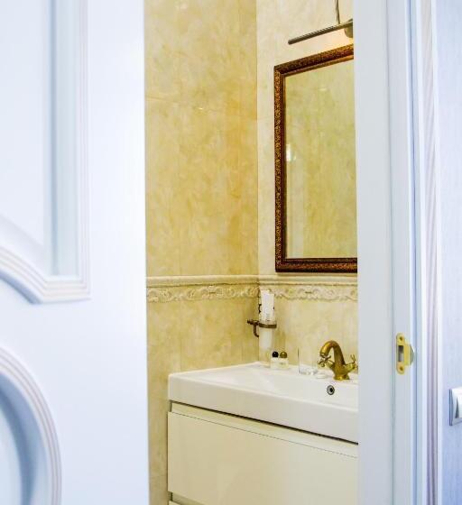 Boutique Spa Casino Hotel Lybid Plaza