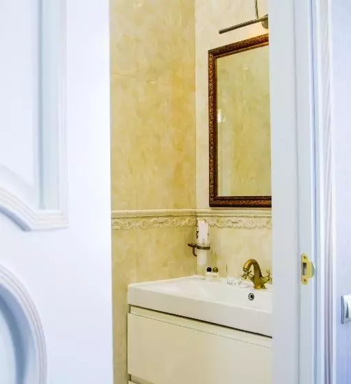 Boutique Spa Casino Hotel Lybid Plaza