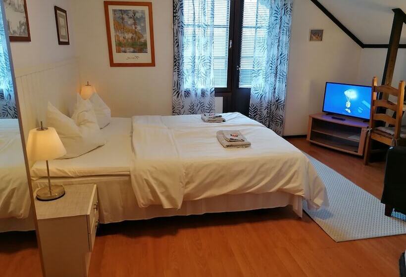 Cronin S Guesthouse Bed & Breakfast