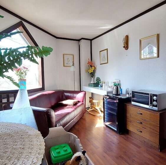 Cronin S Guesthouse Bed & Breakfast