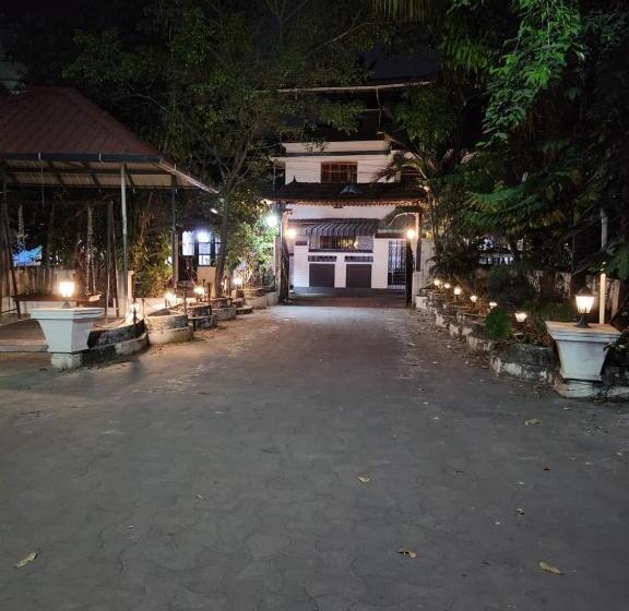 Guruvayoor Resort