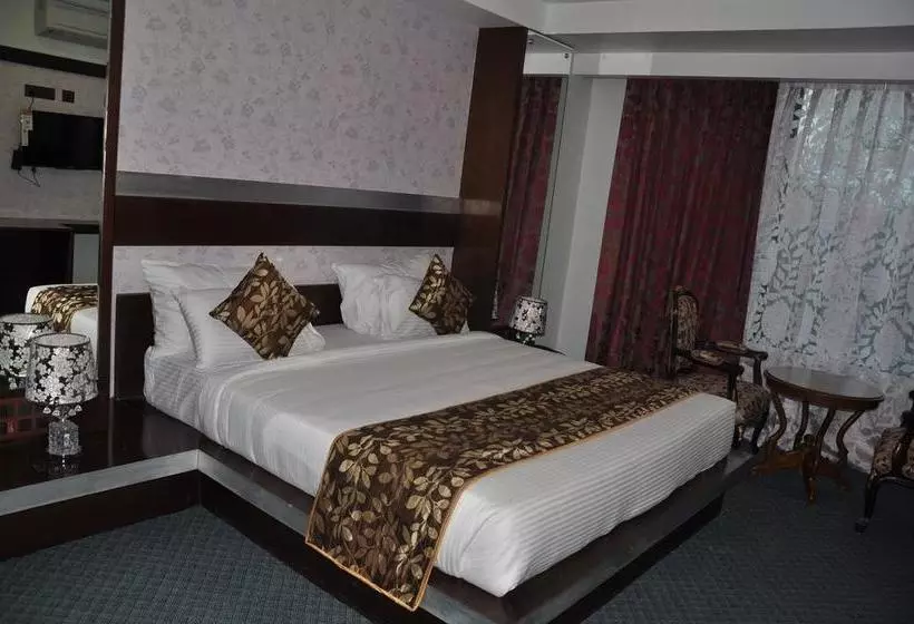 Hotel Maple Wood