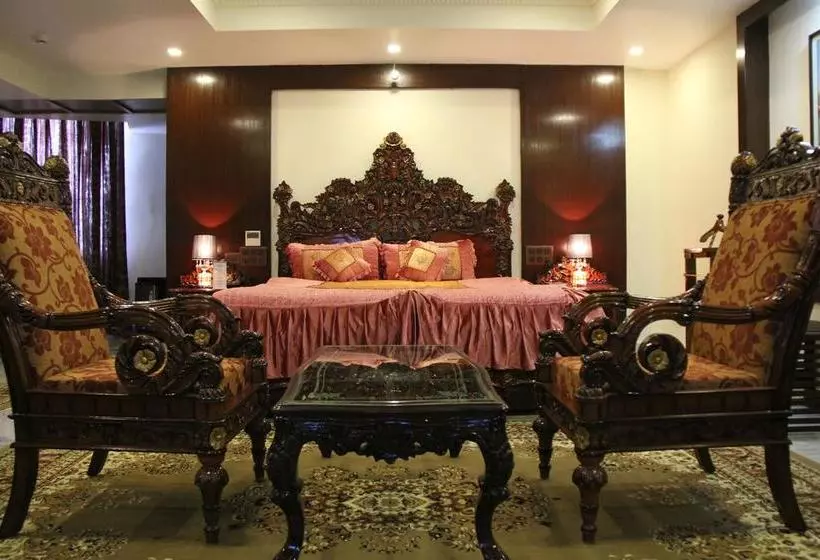 Hotel Maple Wood