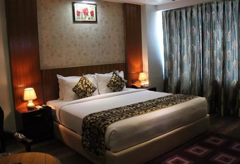 Hotel Maple Wood