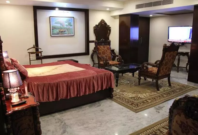 Hotel Maple Wood
