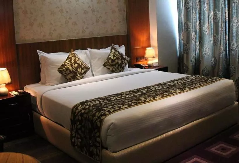 Hotel Maple Wood