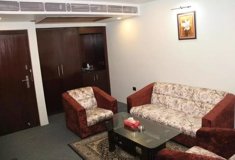 Hotel Maple Wood