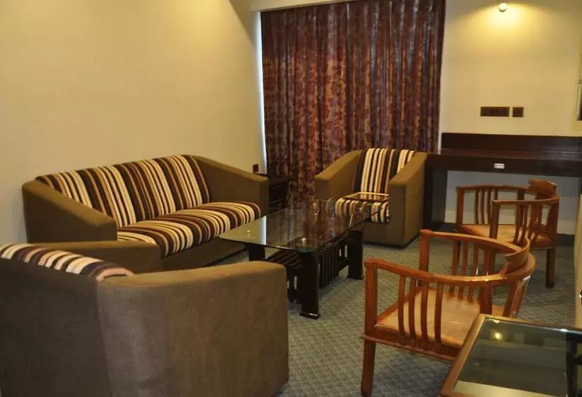 Hotel Maple Wood