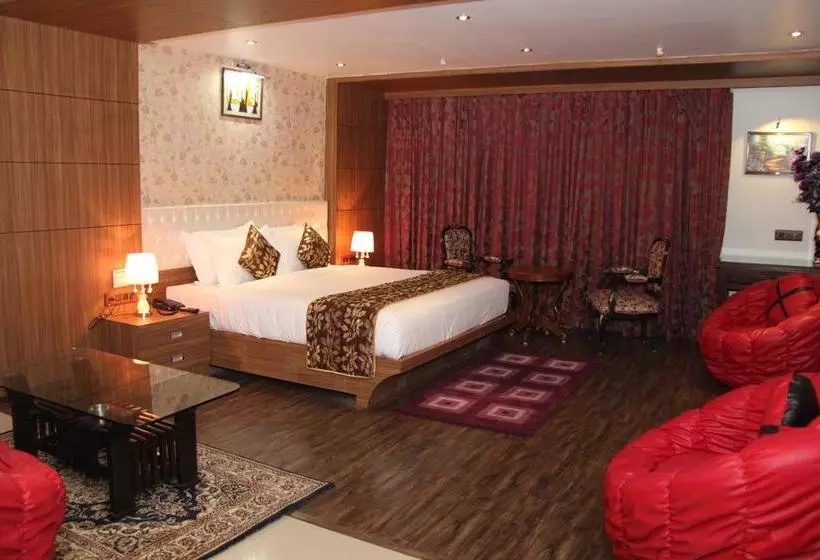 Hotel Maple Wood