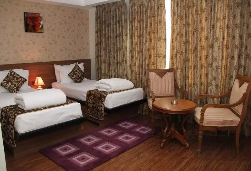Hotel Maple Wood